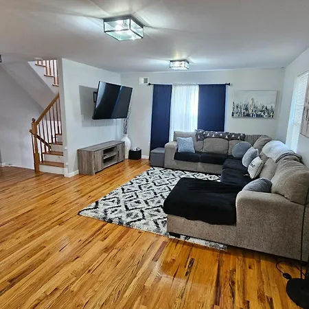 Nyc & Downtown Newark Commuter Dream Stay